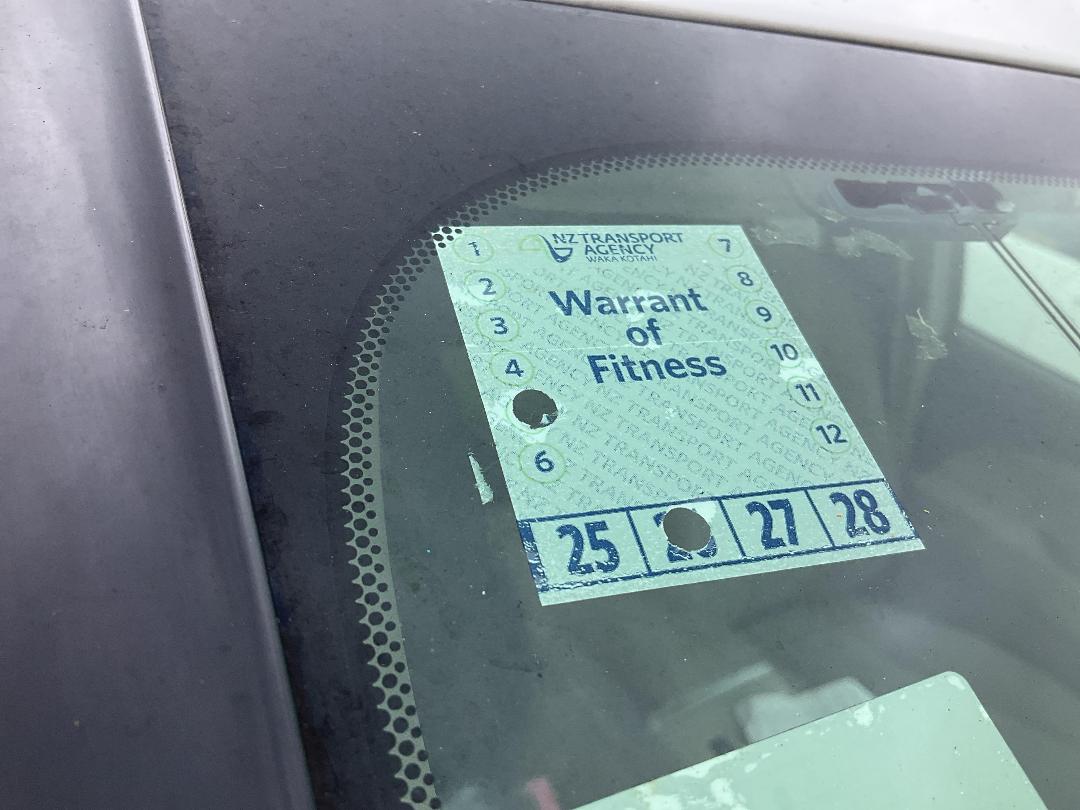 Photo '27' of Toyota Estima Hybrid