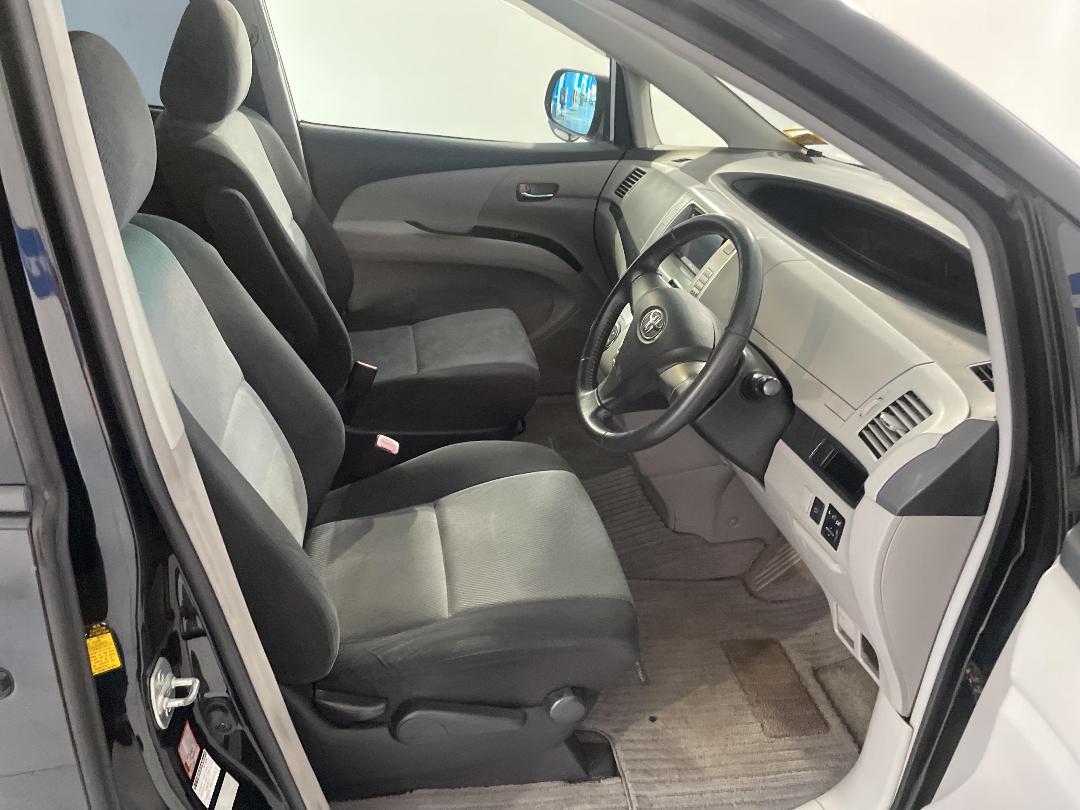 Photo '16' of Toyota Estima Photo '16' of Toyota Estima