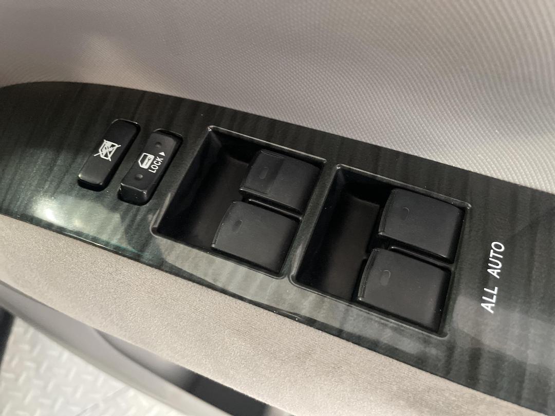 Photo '24' of Toyota Estima Photo '24' of Toyota Estima