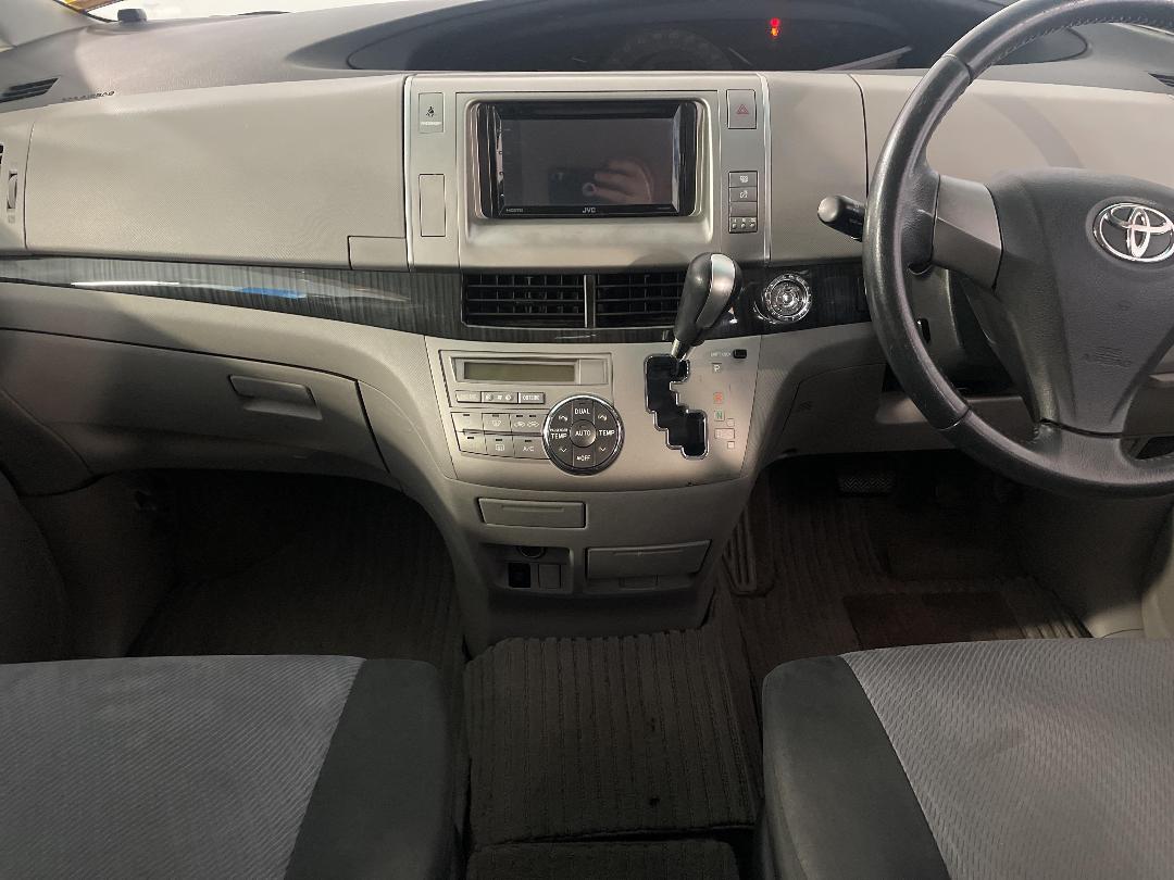 Photo '18' of Toyota Estima Photo '18' of Toyota Estima