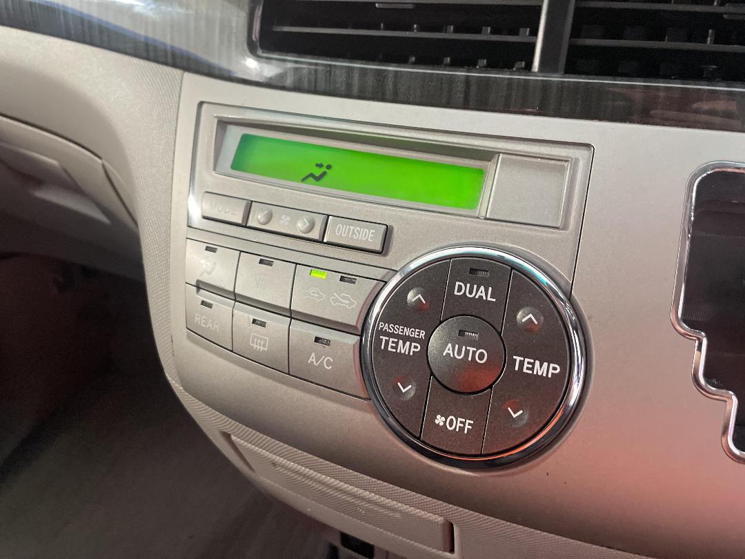 Photo '29' of Toyota Estima Photo '29' of Toyota Estima