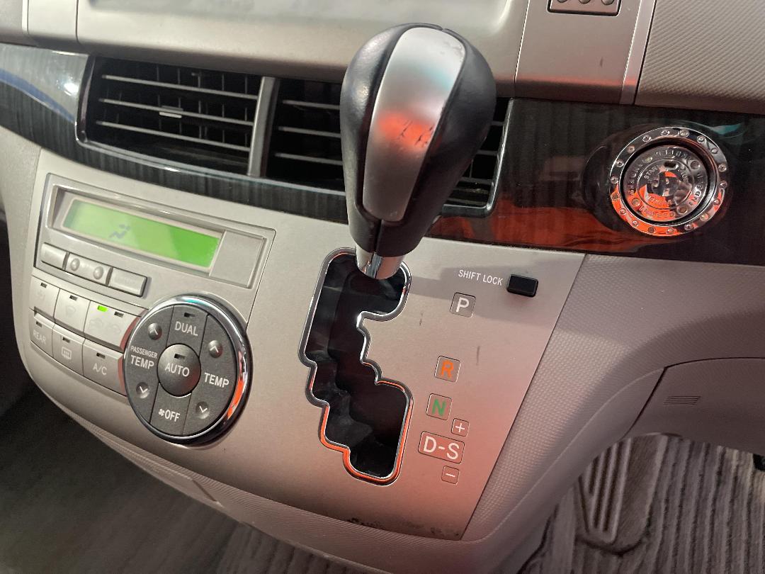 Photo '30' of Toyota Estima Photo '30' of Toyota Estima