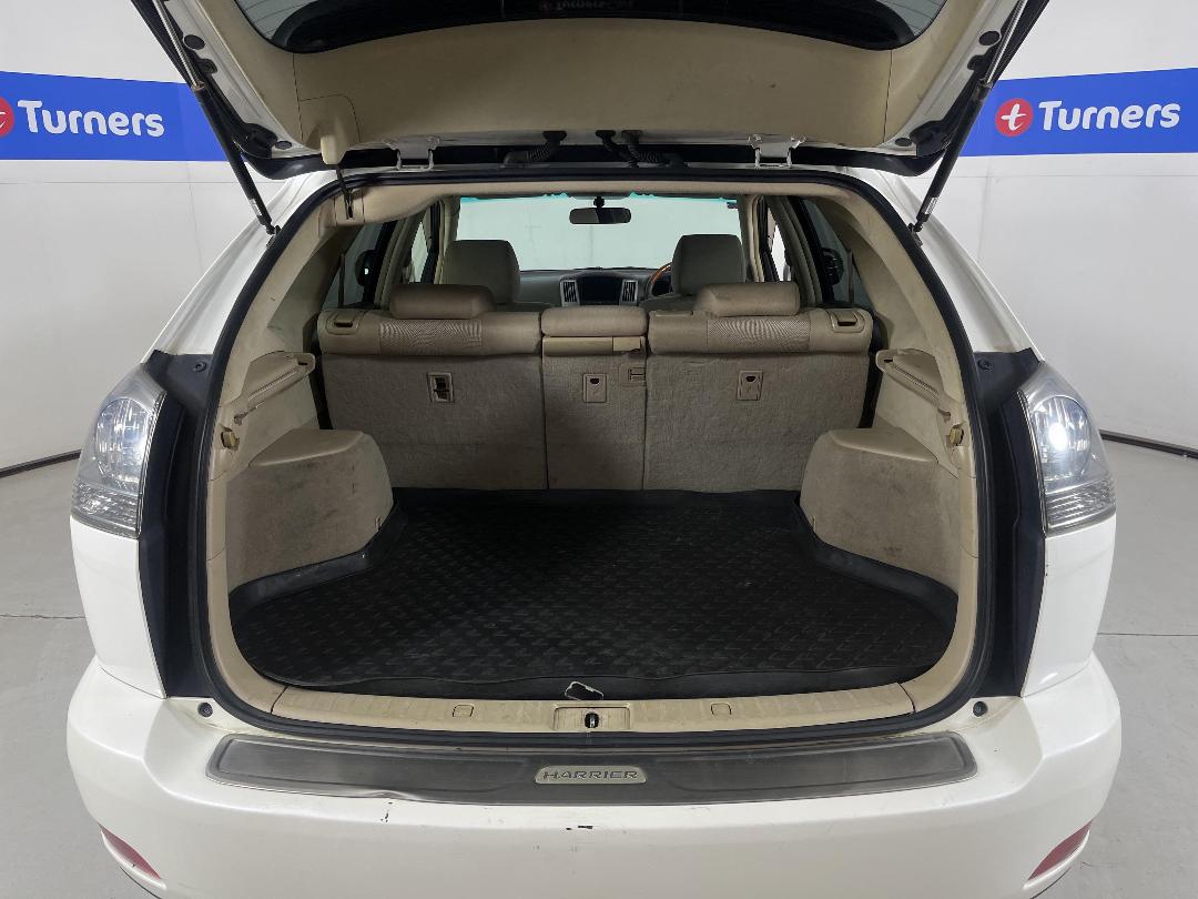 Photo '14' of Toyota Harrier