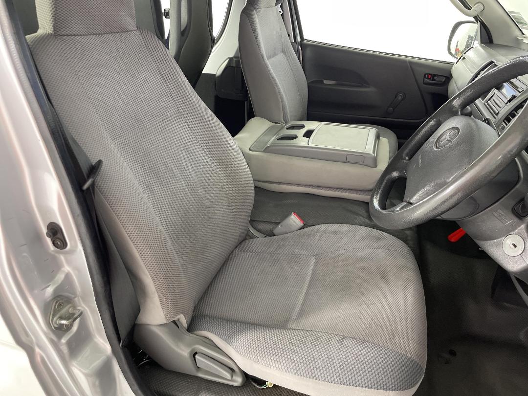 Photo '16' of Toyota Hiace Photo '16' of Toyota Hiace