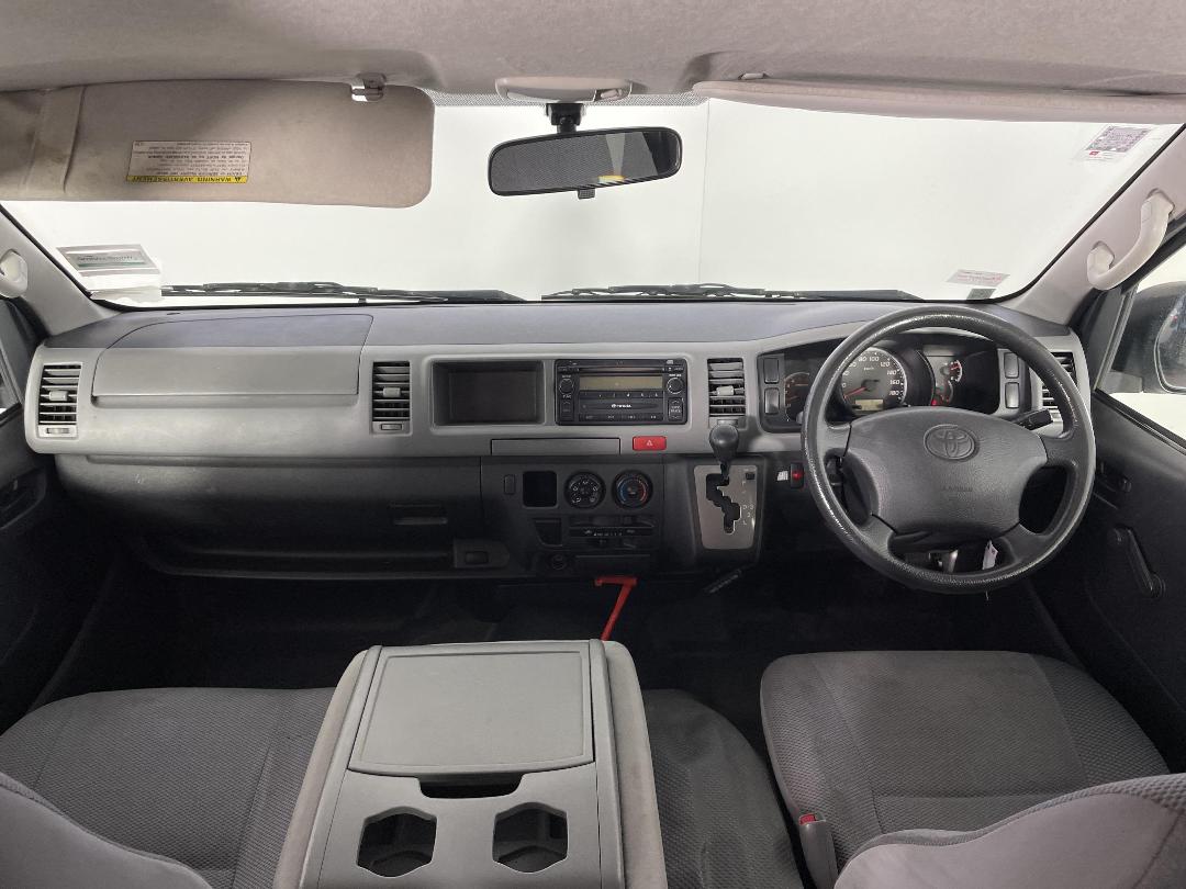 Photo '17' of Toyota Hiace Photo '17' of Toyota Hiace