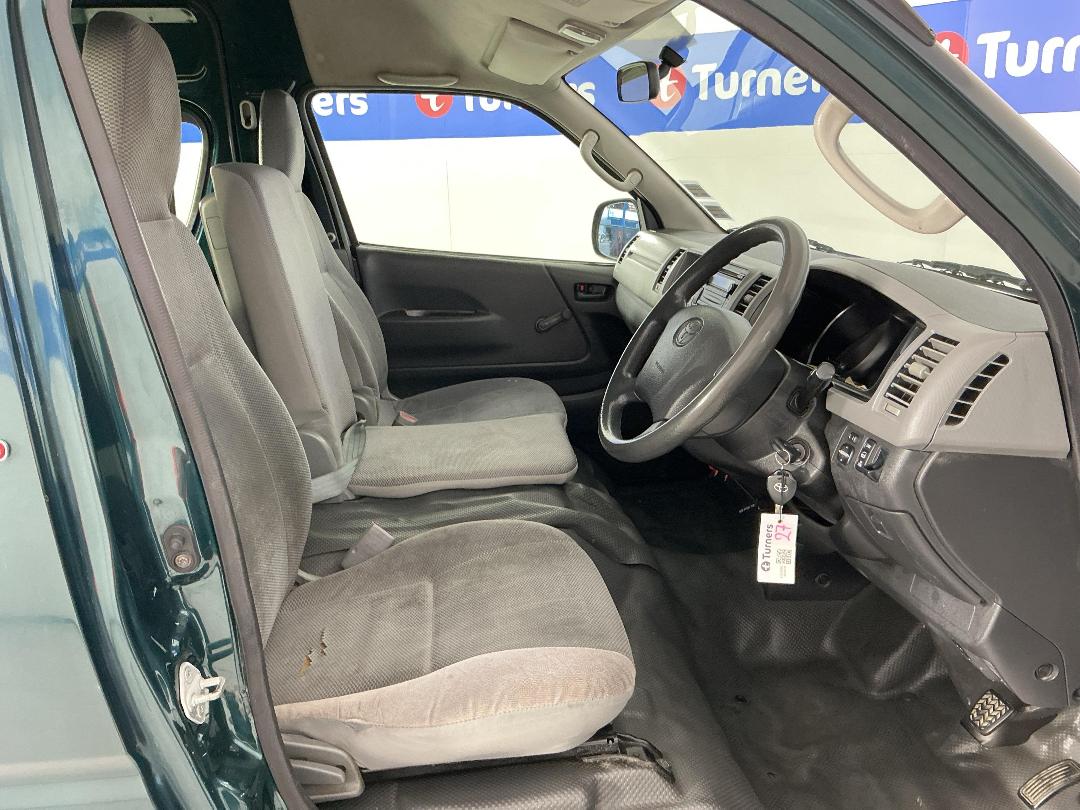 Photo '16' of Toyota Hiace