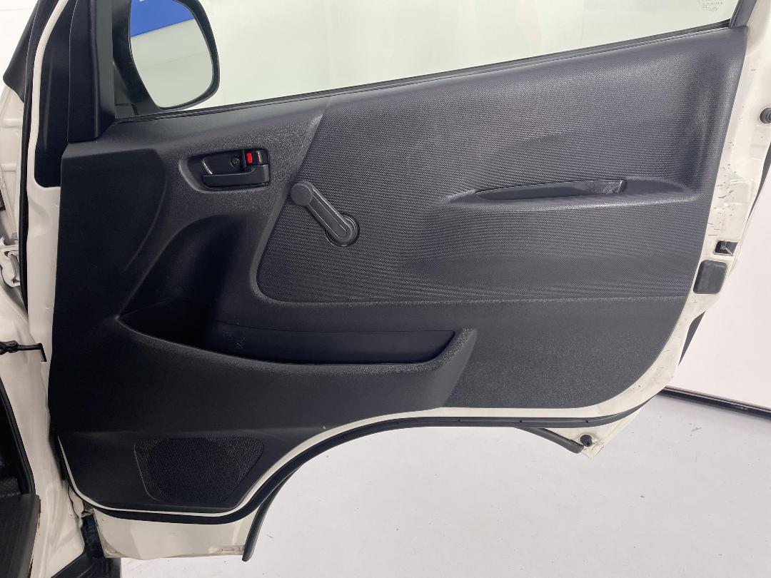 Photo '15' of Toyota Hiace Photo '15' of Toyota Hiace