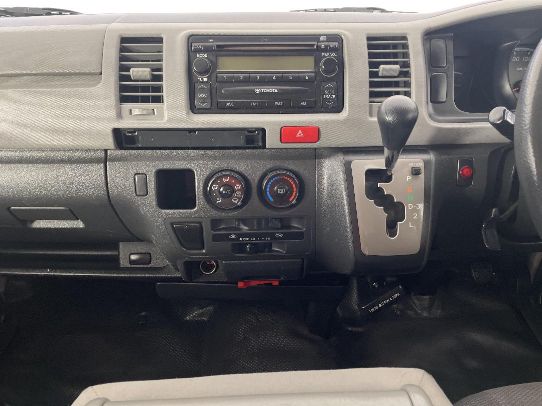 Photo '18' of Toyota Hiace Photo '18' of Toyota Hiace