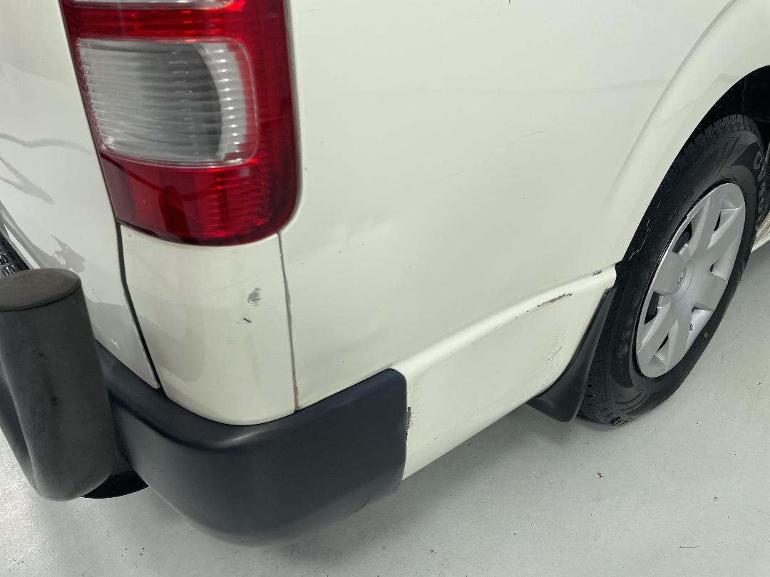 Photo '28' of Toyota Hiace Photo '28' of Toyota Hiace