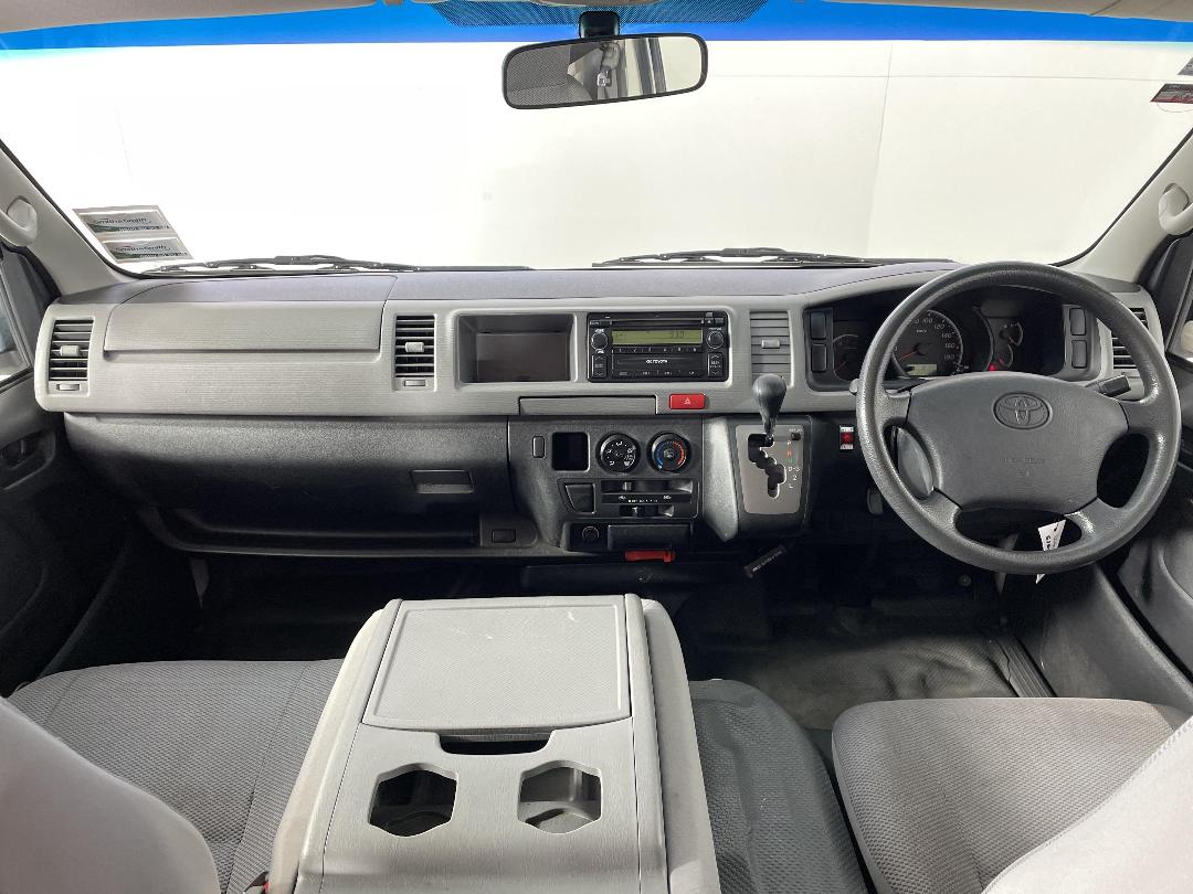 Photo '17' of Toyota Hiace Photo '17' of Toyota Hiace