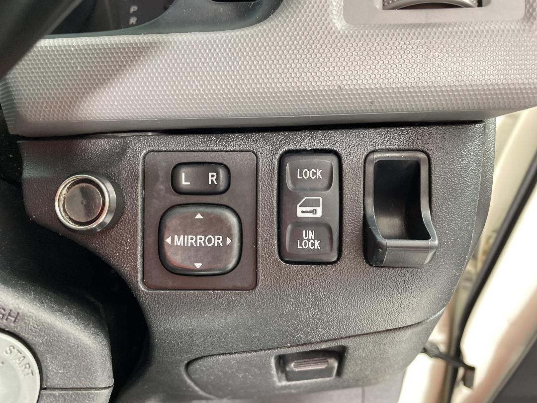 Photo '24' of Toyota Hiace Photo '24' of Toyota Hiace