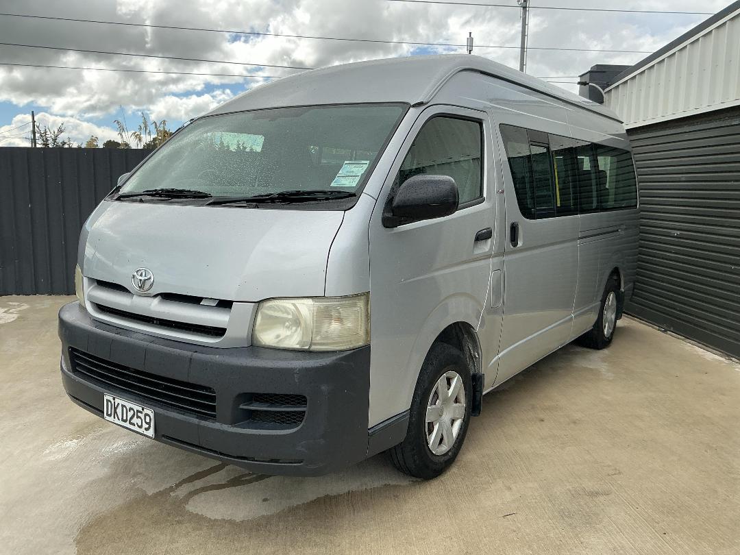 Photo '4' of Toyota Hiace