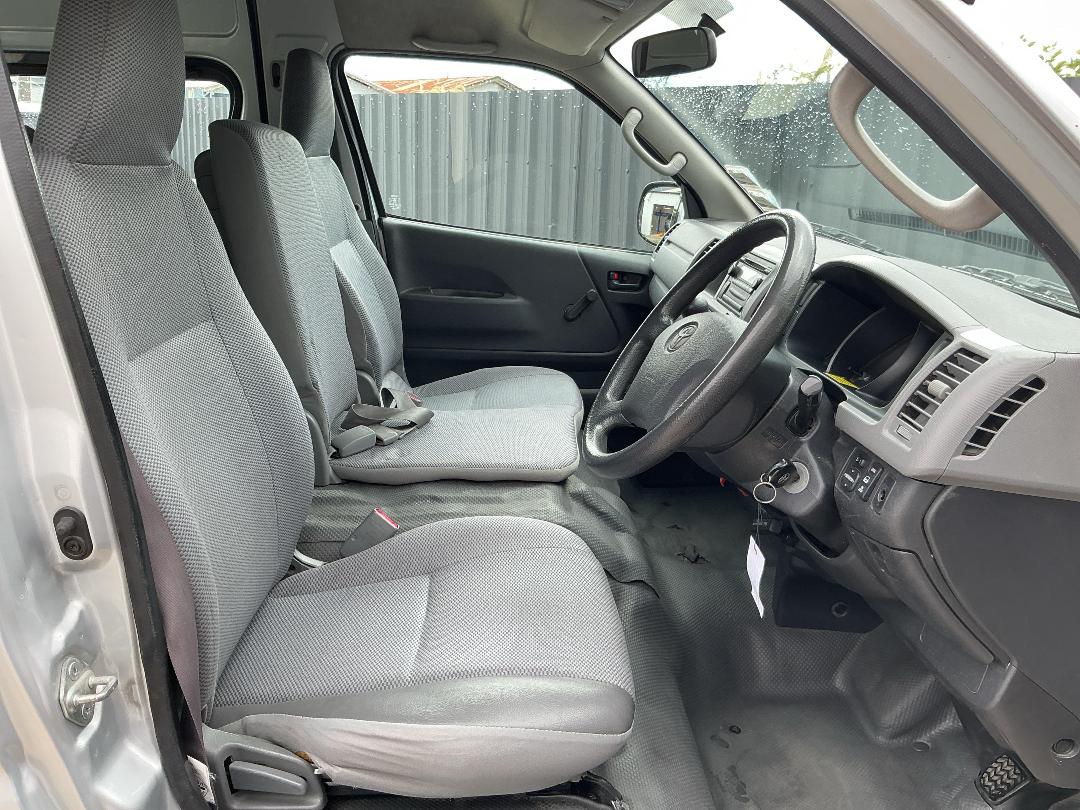 Photo '16' of Toyota Hiace