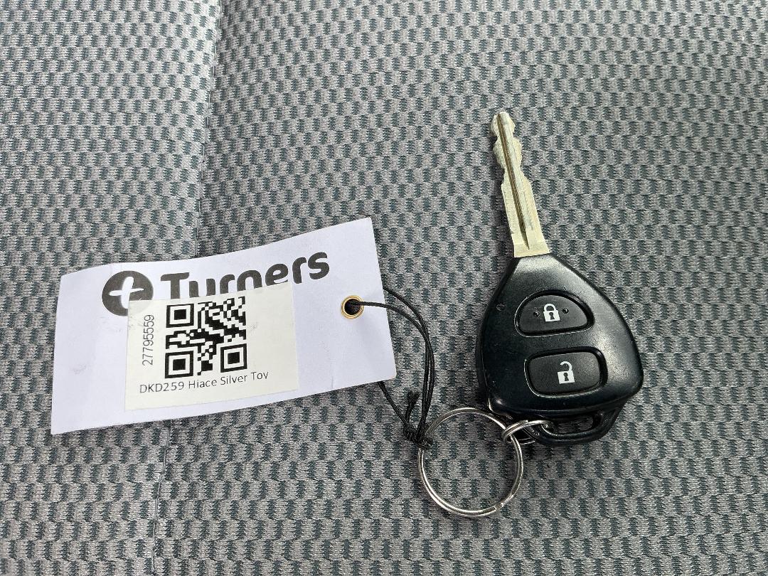 Photo '21' of Toyota Hiace