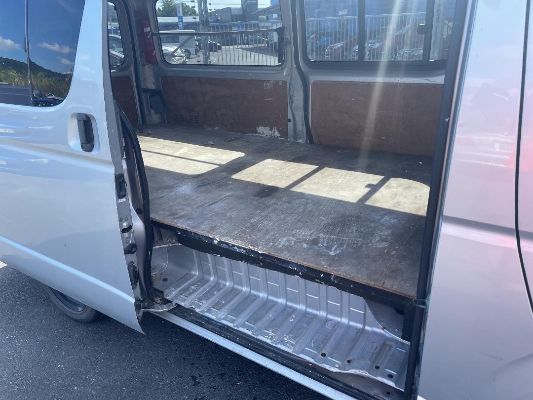 Photo '5' of Toyota Hiace Regius ACE