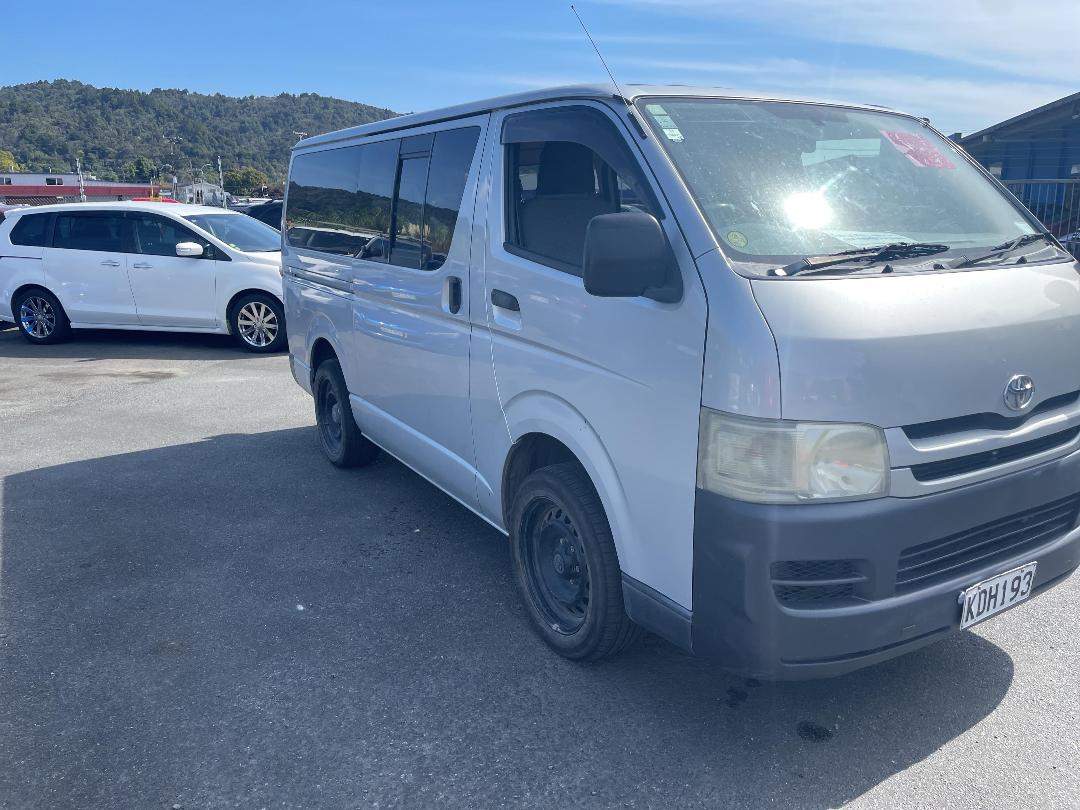 Photo '2' of Toyota Hiace Regius ACE