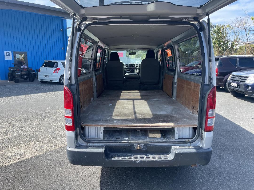 Photo '7' of Toyota Hiace Regius ACE