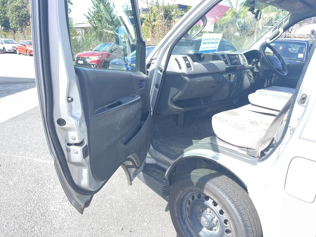 Photo '10' of Toyota Hiace Regius ACE