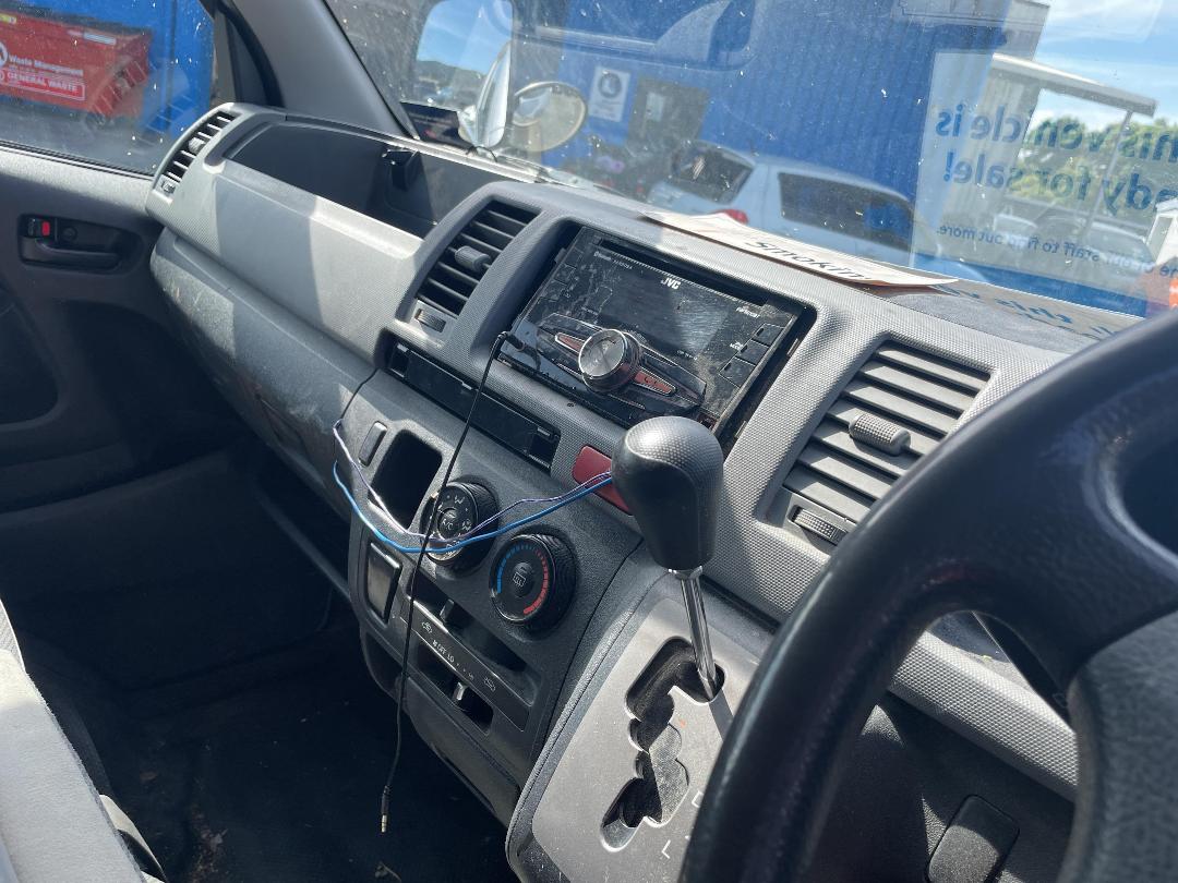 Photo '13' of Toyota Hiace Regius ACE