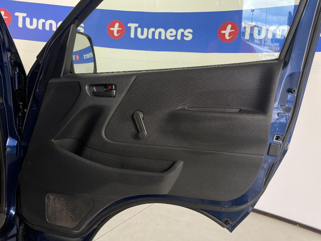 Photo '15' of Toyota Hiace