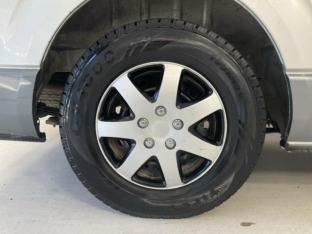 Photo '12' of Toyota Hiace