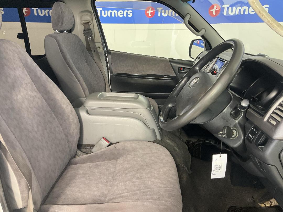 Photo '16' of Toyota Hiace