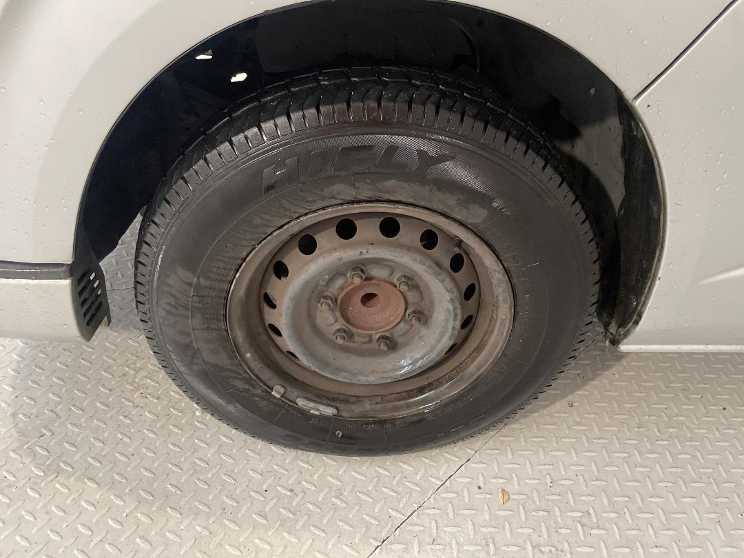 Photo '10' of Toyota Hiace