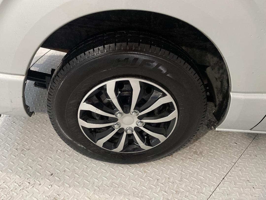 Photo '12' of Toyota Hiace