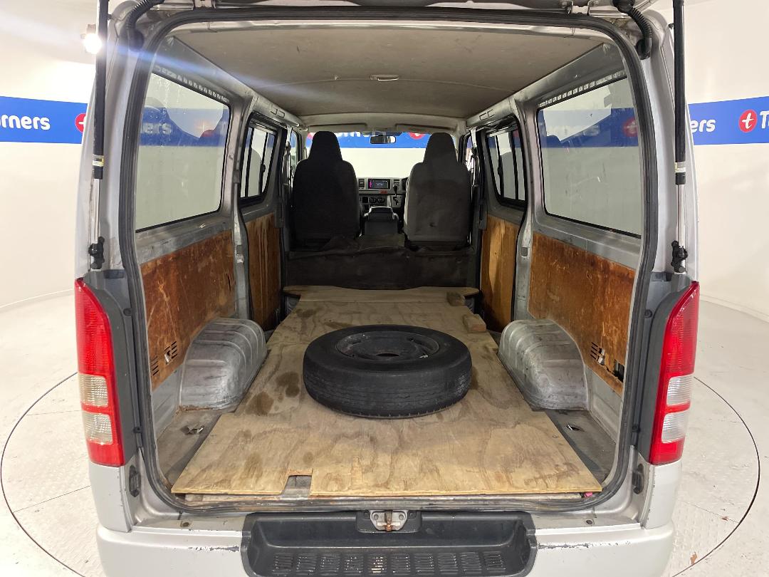 Photo '14' of Toyota Hiace