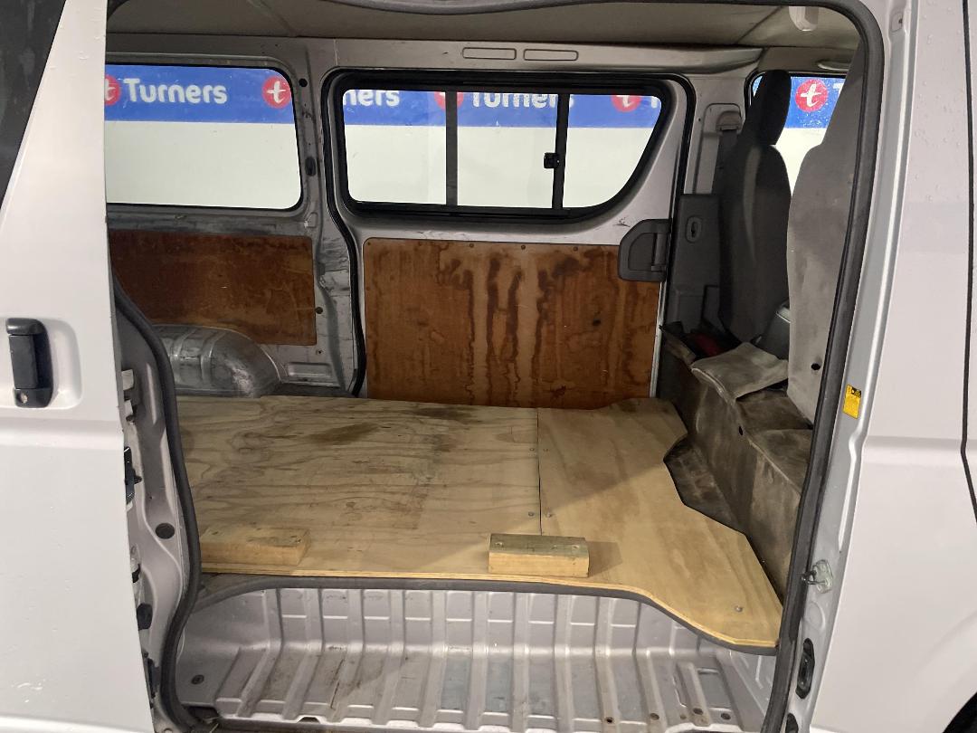 Photo '19' of Toyota Hiace