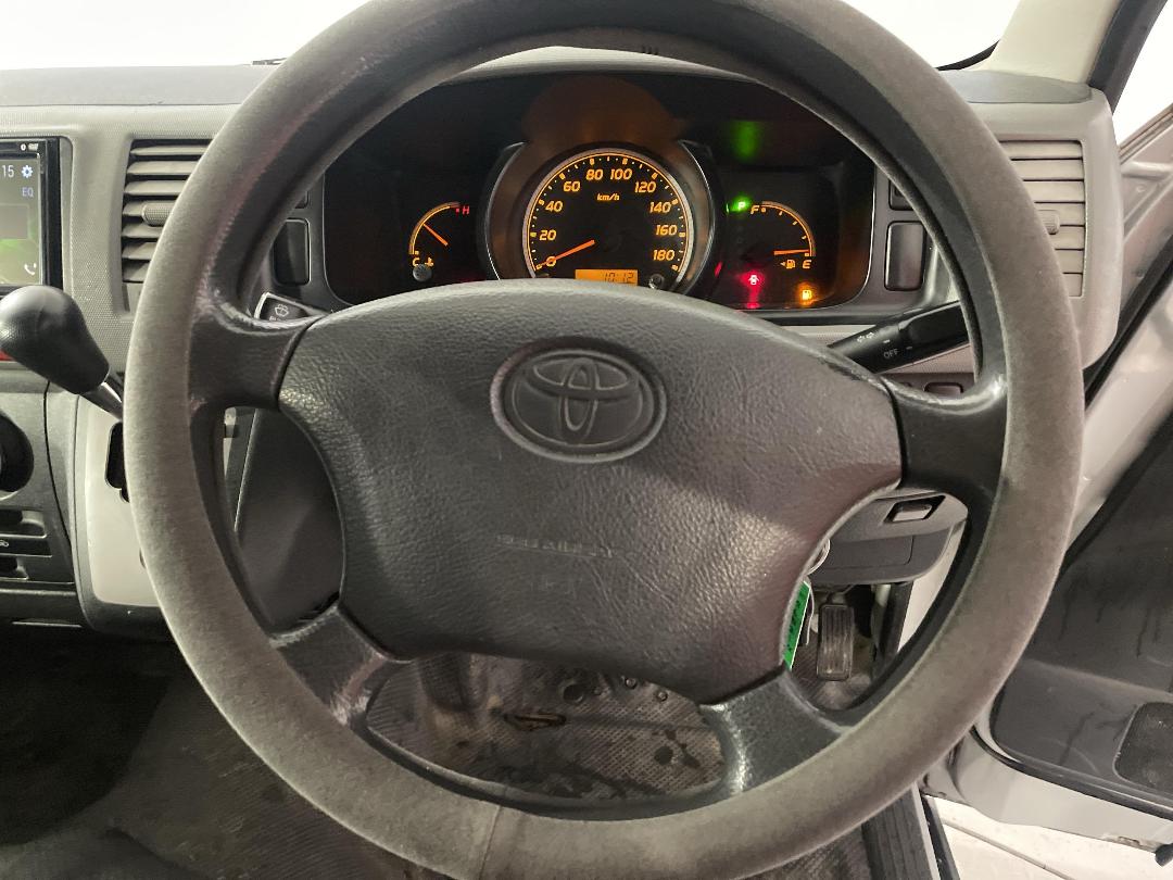 Photo '24' of Toyota Hiace