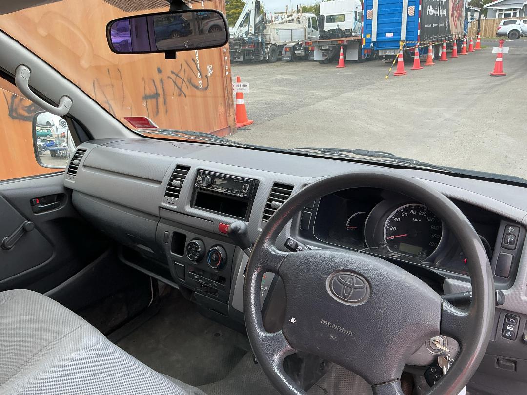 Photo '11' of Toyota Hiace