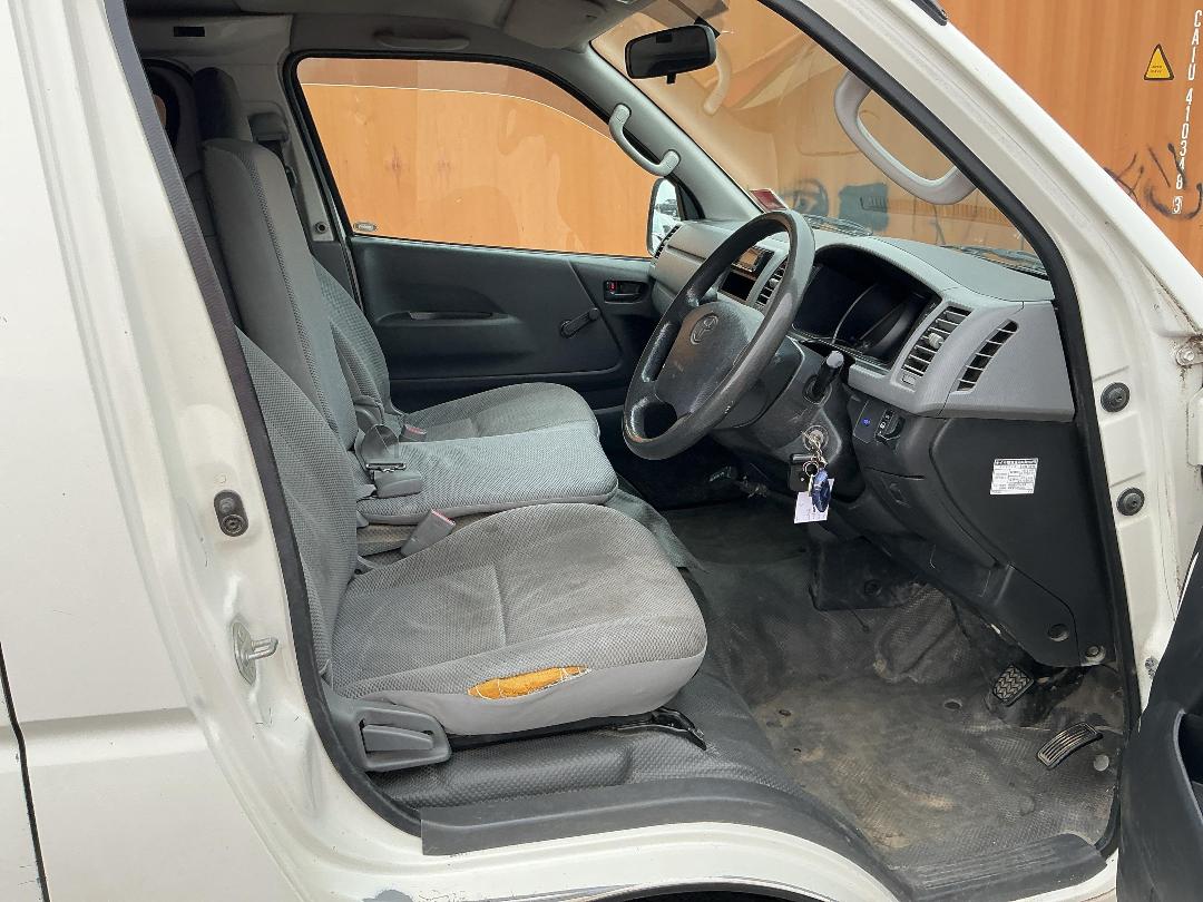 Photo '12' of Toyota Hiace