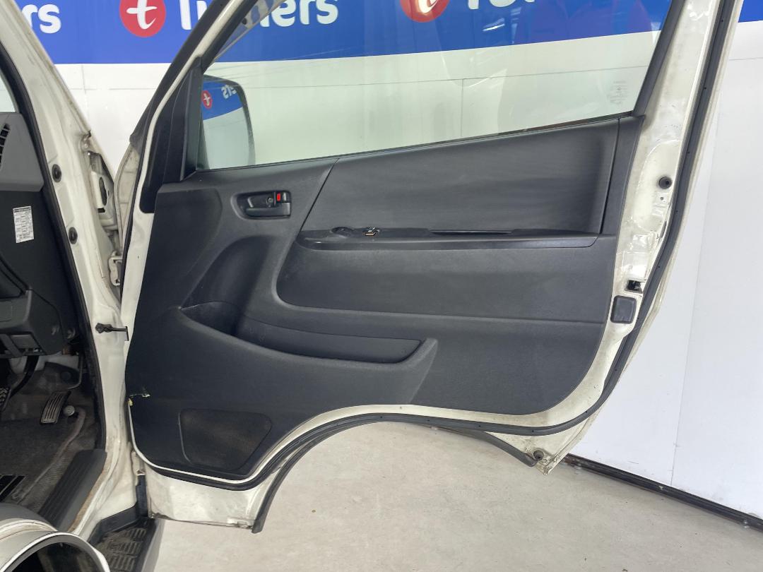 Photo '15' of Toyota Hiace Photo '15' of Toyota Hiace