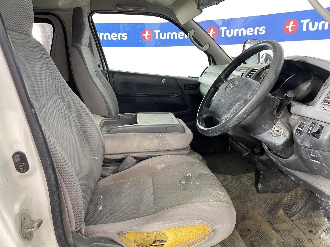 Photo '16' of Toyota Hiace