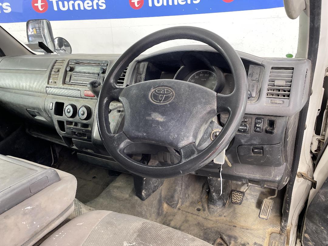 Photo '17' of Toyota Hiace