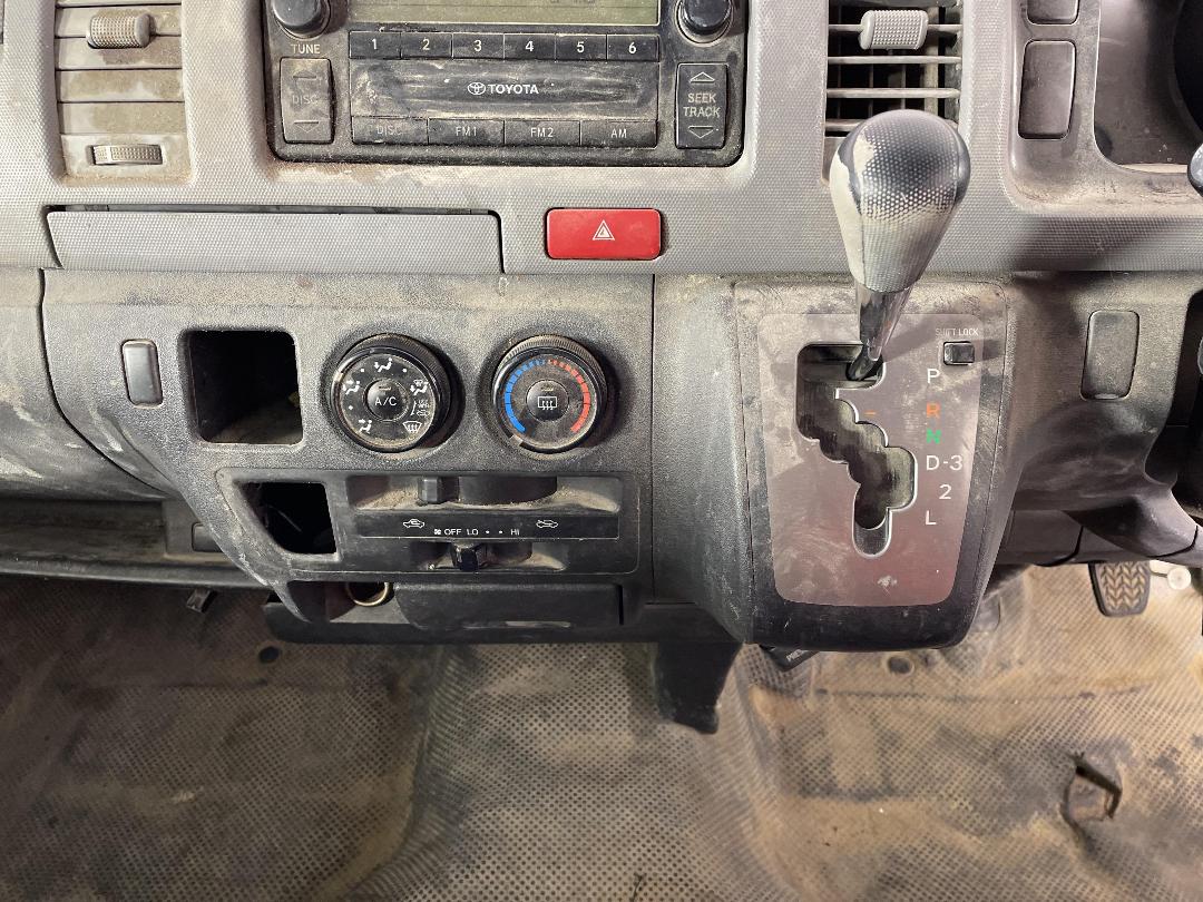 Photo '18' of Toyota Hiace