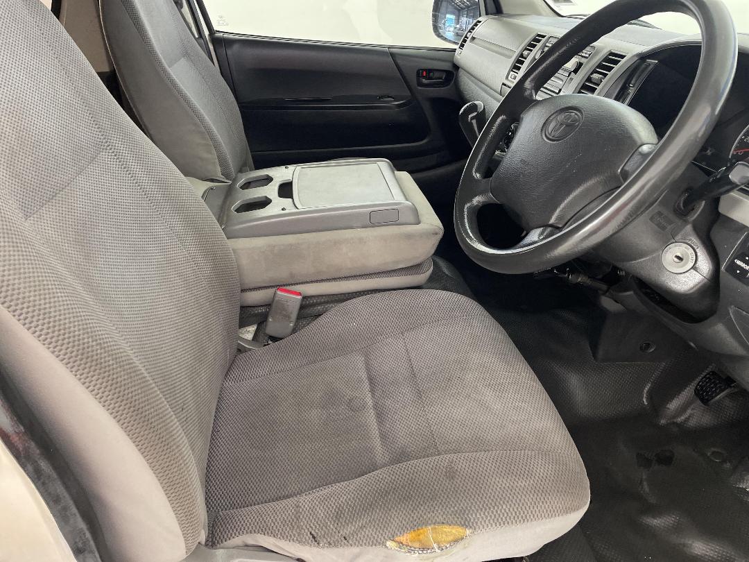 Photo '16' of Toyota Hiace Photo '16' of Toyota Hiace