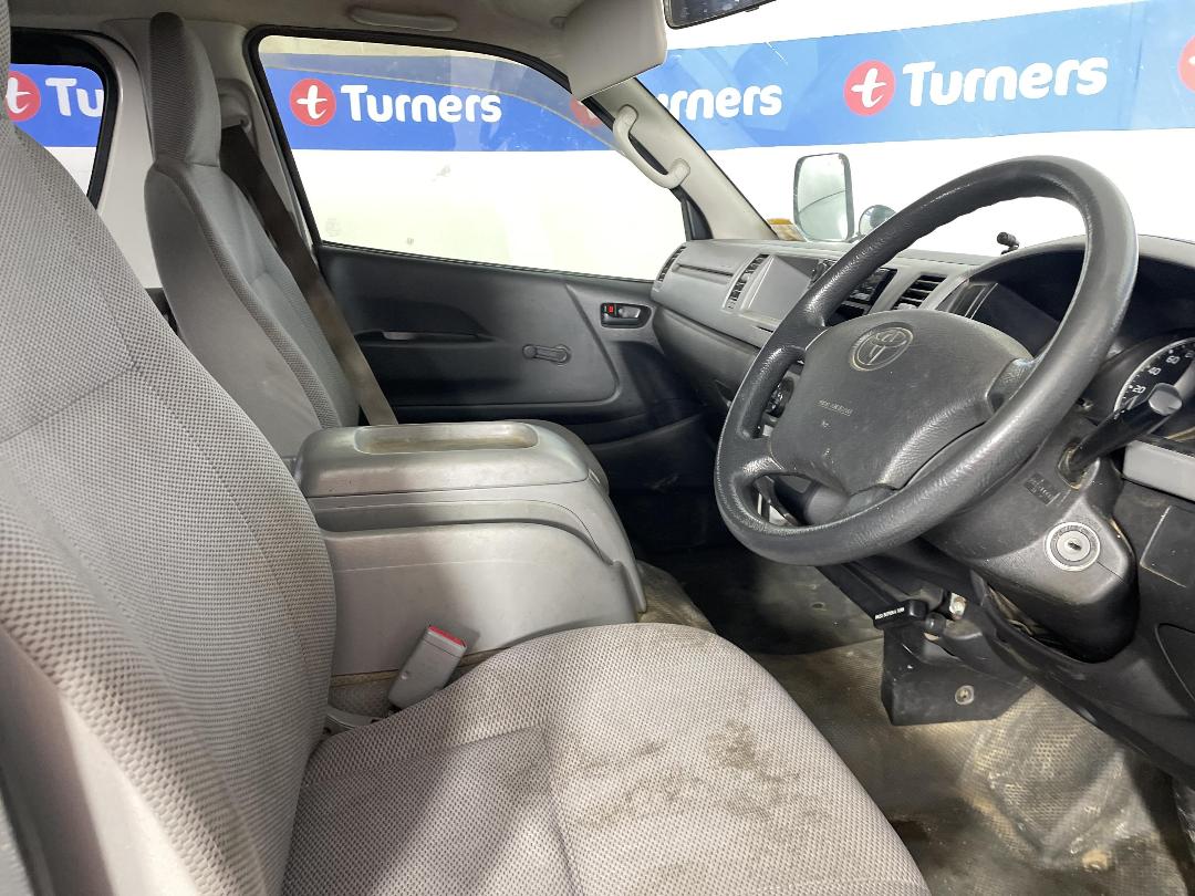 Photo '16' of Toyota Hiace