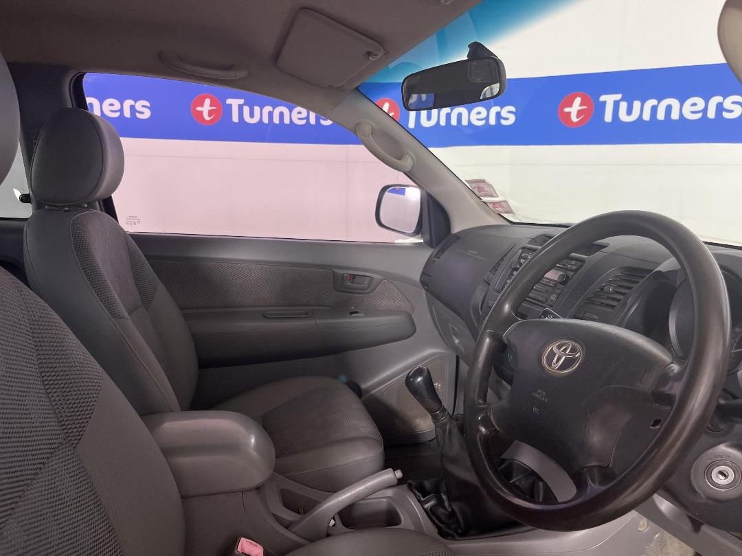 Photo '16' of Toyota Hilux