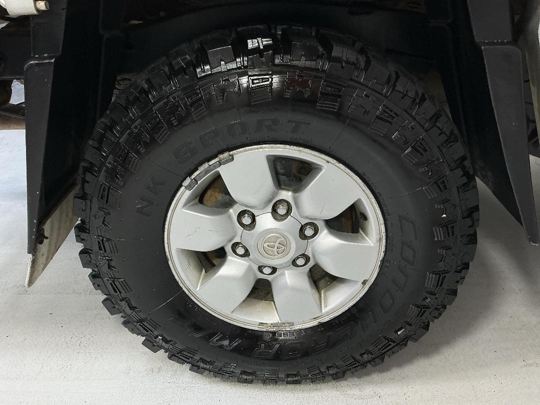 Photo '12' of Toyota Hilux