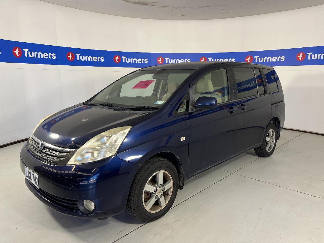 Photo '3' of Toyota Isis