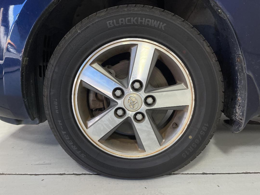 Photo '8' of Toyota Isis