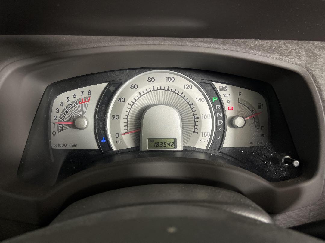 Photo '19' of Toyota Isis