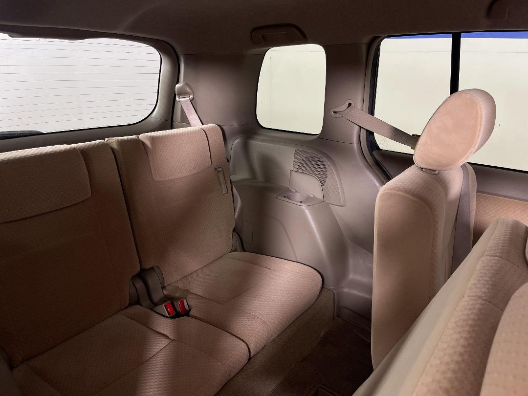 Photo '22' of Toyota Isis