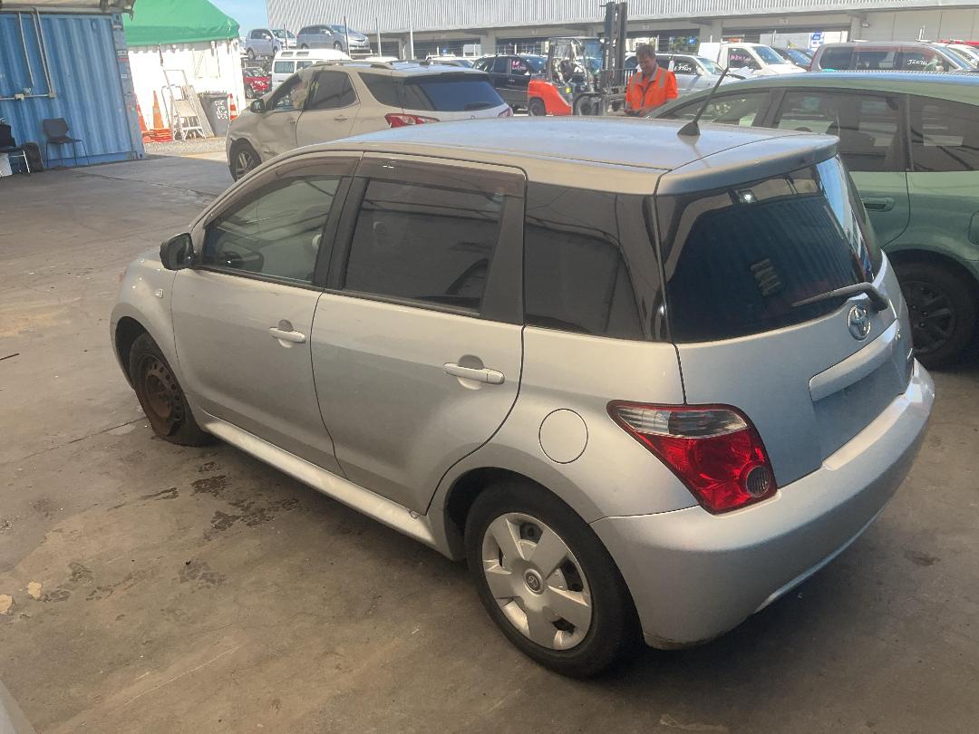 Photo '10' of Toyota IST Photo '10' of Toyota IST