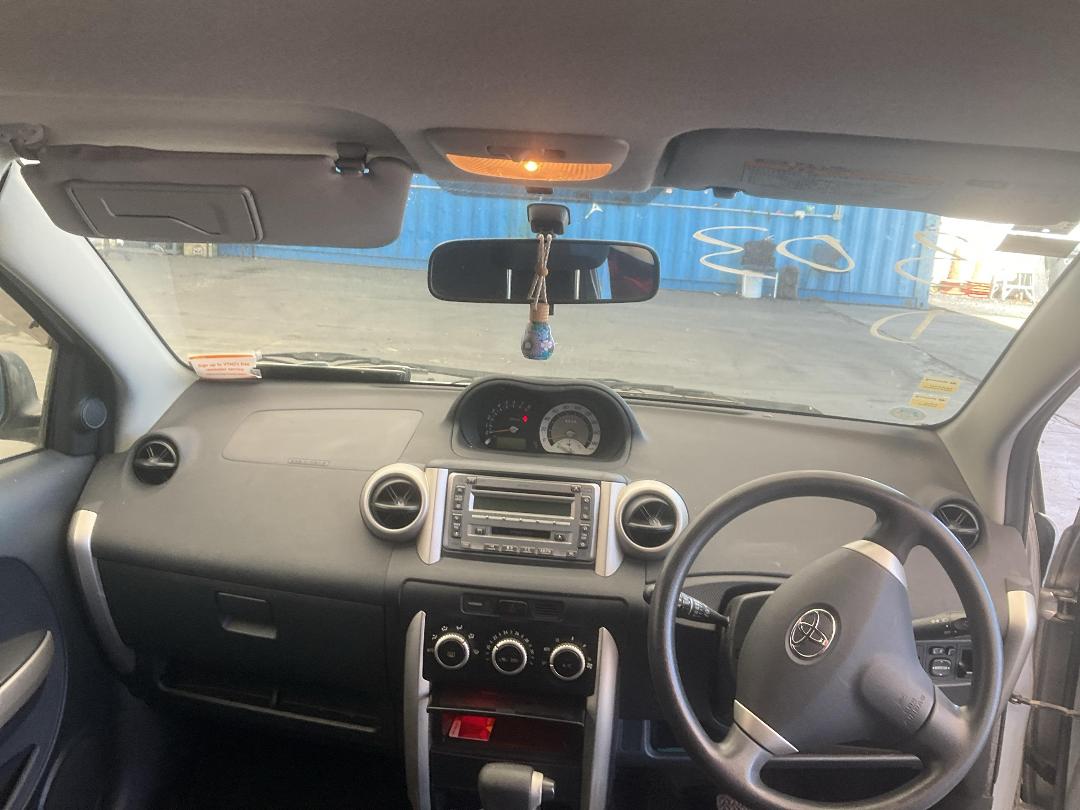 Photo '20' of Toyota IST Photo '20' of Toyota IST