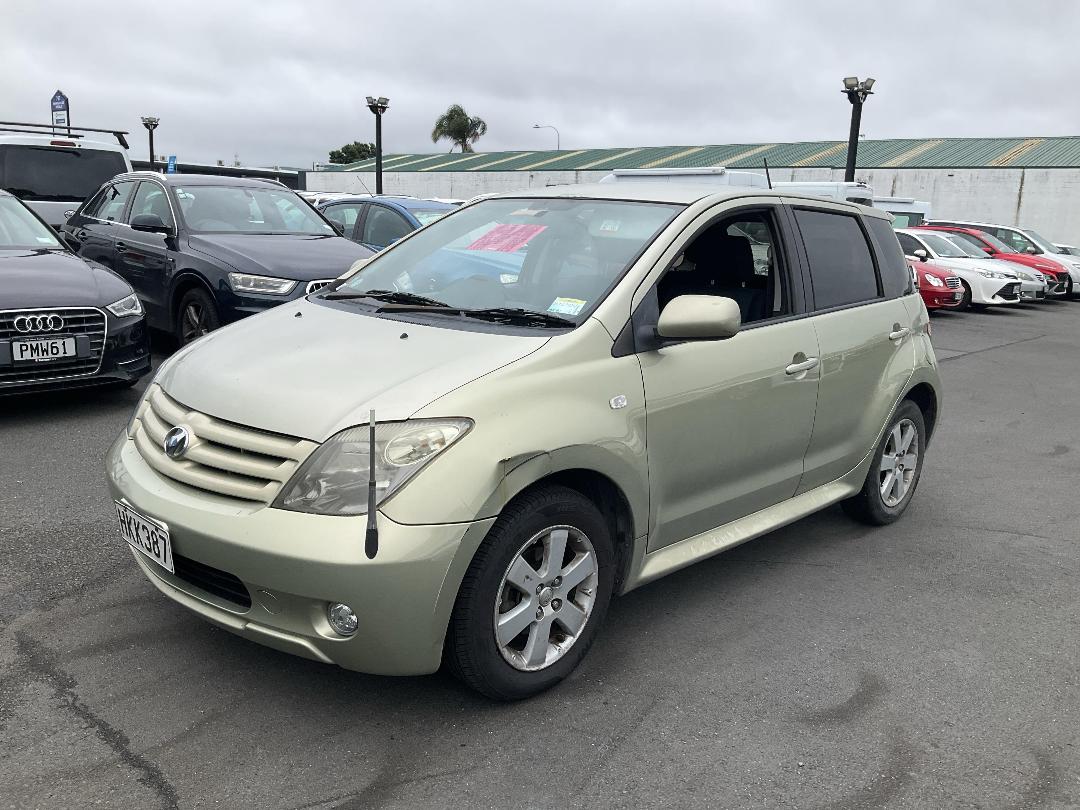 Photo '3' of Toyota IST Photo '3' of Toyota IST