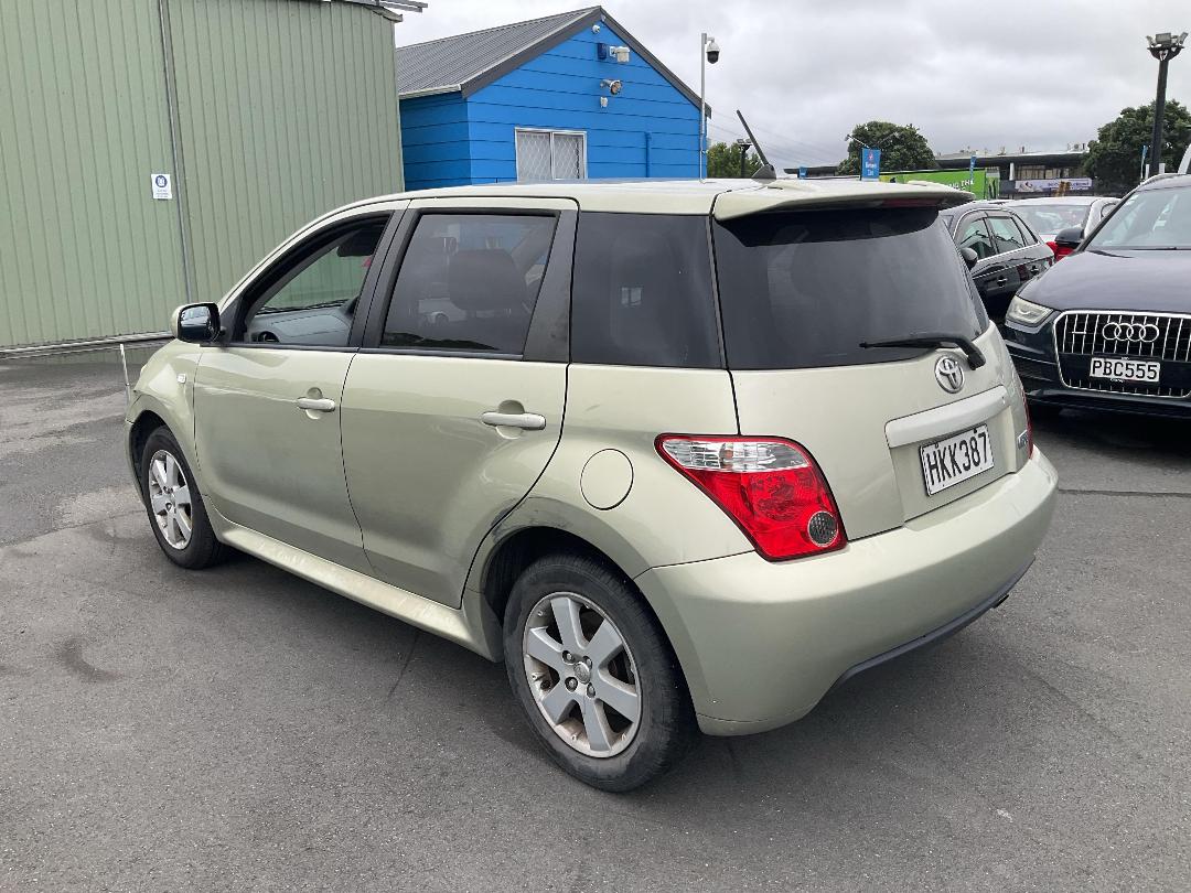 Photo '5' of Toyota IST Photo '5' of Toyota IST