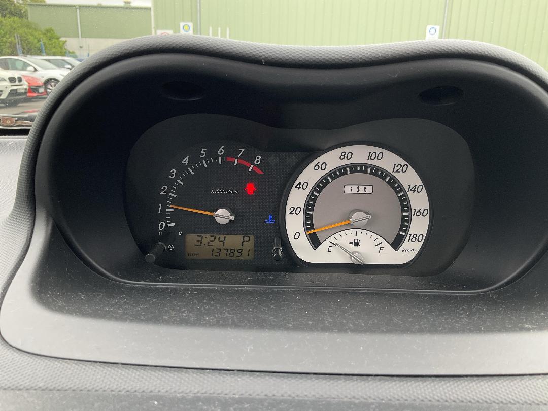 Photo '8' of Toyota IST Photo '8' of Toyota IST